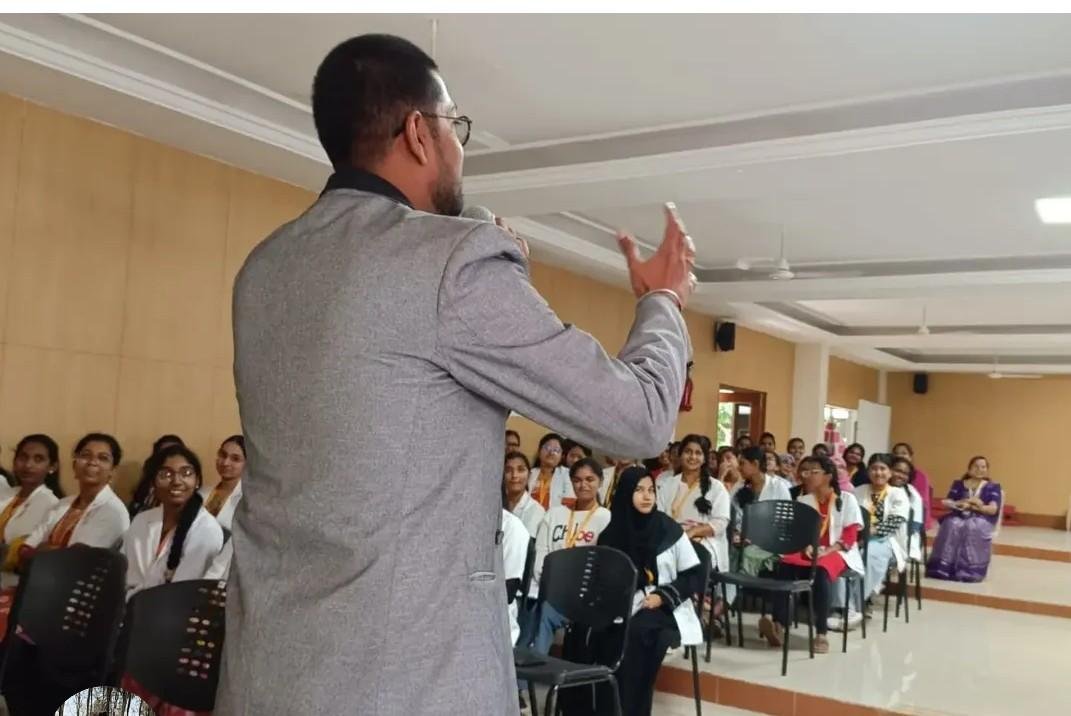 A session for students at a college